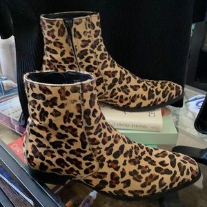 Steve Madden men’s size 9 leopard zip up boots.
